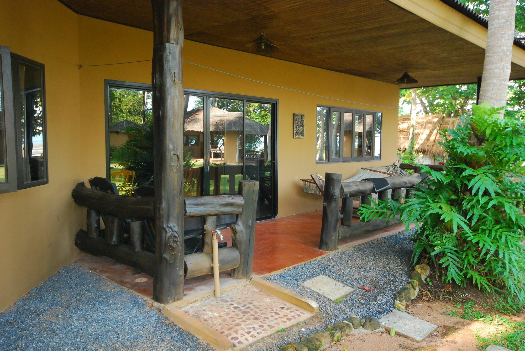 Melina Beach Front Bungalows Tha Lane Bay Exterior photo