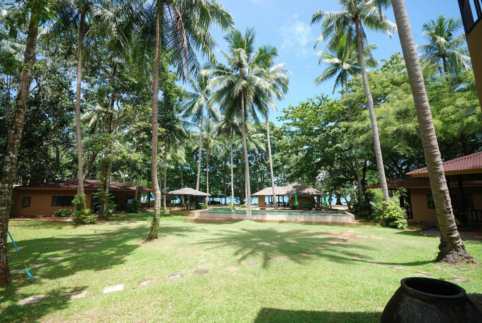 Melina Beach Front Bungalows Tha Lane Bay Exterior photo