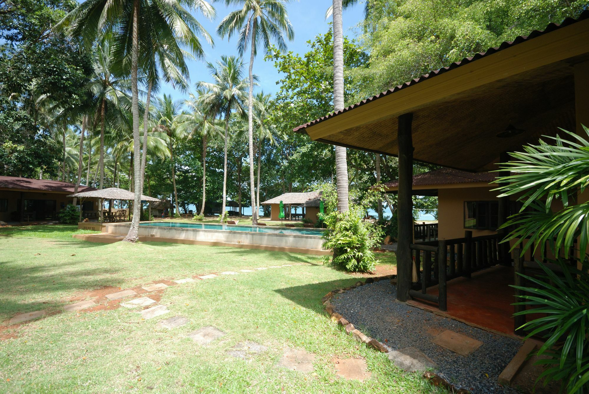 Melina Beach Front Bungalows Tha Lane Bay Exterior photo